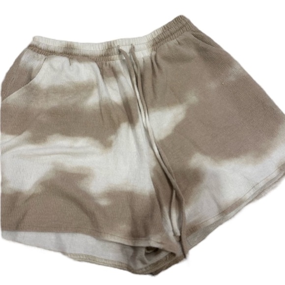 Brown and white shorts size Small - Picture 3 of 5